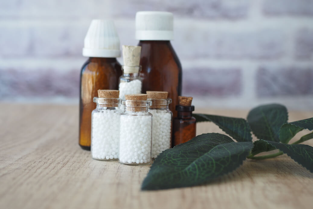 L’homéopathie au cœur du débat : guérison, espoir et controverse